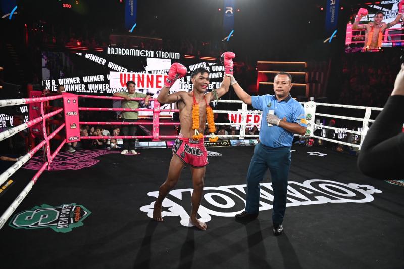 คู่ที่ 3 พิกัด 117ต่อ118 ปอนด์ ชูทรัพย์ ส.สละชีพ ...ชนะคะแนน... ธงไทย พี.เค.แสนชัยมวยไทยยิม คู่ที่ 3 พิกัด 117ต่อ118 ปอนด์ ชูทรัพย์ ส.สละชีพ ...ชนะคะแนน... ธงไทย พี.เค.แสนชัยมวยไทยยิม