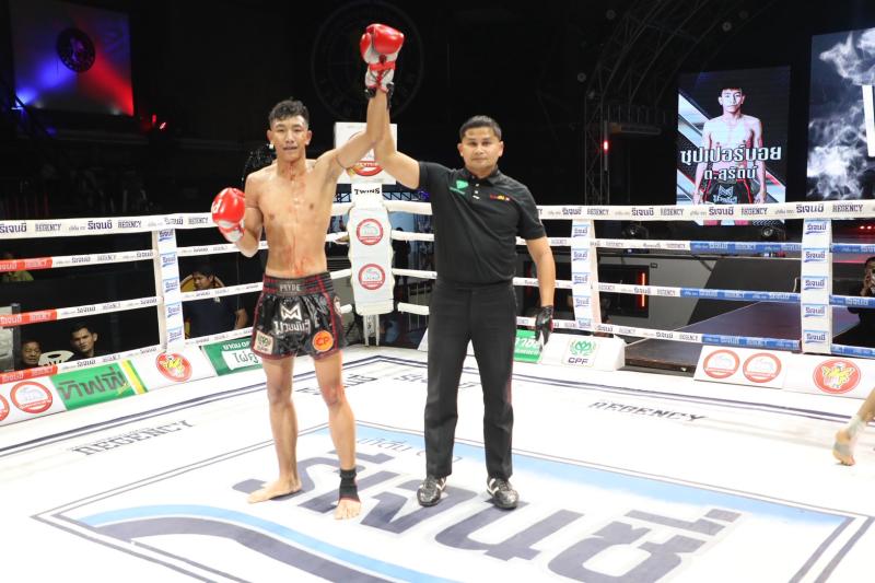 คู่ที่ 4 พิกัด 130 ปอนด์ ซุปเปอร์บอย ต.สุรัตน์ ...ชนะคะแนน... บัลลังก์เพชร เปิ้ลนคร คู่ที่ 4 พิกัด 130 ปอนด์ ซุปเปอร์บอย ต.สุรัตน์ ...ชนะคะแนน... บัลลังก์เพชร เปิ้ลนคร