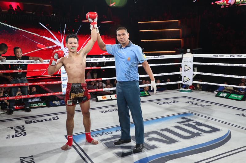 คู่ที่ 2 พิกัด 121 ปอนด์ เทียนหลวง เกียรติทอฝัน ...ชนะน็อกยก 4... ดาแบล้ เกียรติฉัตรชัย คู่ที่ 2 พิกัด 121 ปอนด์ เทียนหลวง เกียรติทอฝัน ...ชนะน็อกยก 4... ดาแบล้ เกียรติฉัตรชัย