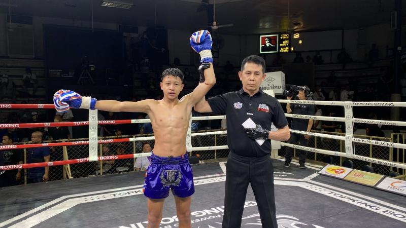 คู่ที่ 2 พิกัด 102.5 ปอนด์ เพชรฟูจิ ศิษย์ทหารเอก ...แพ้คะแนน... เพชรสิงห์ชัย มวยหูริทเสรีไทย