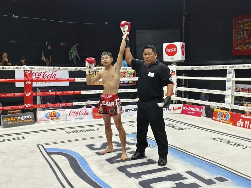 คู่ที่ 2 พิกัด 100 ปอนด์ เอชิตะ กอล์ฟพระเครื่องหาดใหญ่ ...ชนะคะแนน... เพชรดาวรุ่ง J.F.พุ่มพันธ์ม่วง