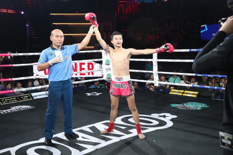 คู่แรก คู่ที่ 1 พิกัด 105 ปอนด์ เพชรตะวัน ศิษย์ป๋าก้อง ...ชนะคะแนน... เพชรใหม่ เกียรติธงยศ คู่แรก คู่ที่ 1 พิกัด 105 ปอนด์ เพชรตะวัน ศิษย์ป๋าก้อง ...ชนะคะแนน... เพชรใหม่ เกียรติธงยศ