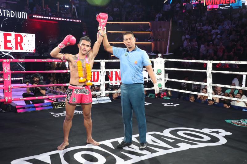 คู่ที่ 3 พิกัด 136 ปอนด์ ชาตินำชัย อภิชาติมวยไทย ...ชนะคะแนน... คชสาร ว.วิวัฒนานนท์ คู่ที่ 3 พิกัด 136 ปอนด์ ชาตินำชัย อภิชาติมวยไทย ...ชนะคะแนน... คชสาร ว.วิวัฒนานนท์