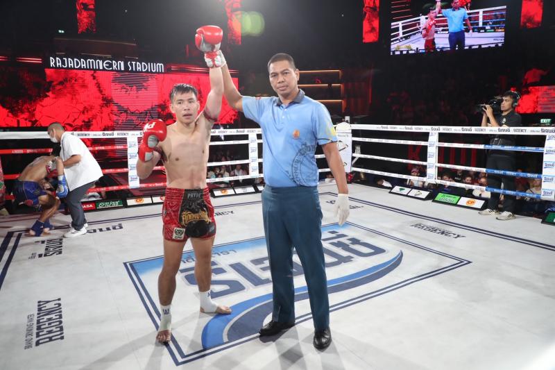 คู่ที่ 2 พิกัด 124 ปอนด์ เพชรพชร ศูนย์กีฬากุดฉิม ...ชนะน็อกยก 3... สิงห์ ก้องธรณีมวยไทย