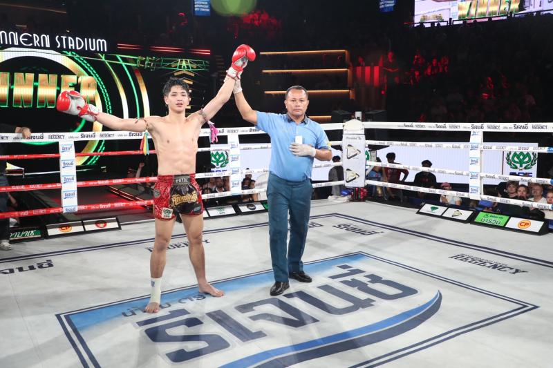 คู่ที่ 4  พิกัด 125 ปอนด์ จากัวร์ เพชรยินดีอะคาเดมี่ ...ชนะคะแนน... เพชรสองเล ราไวย์มวยไทย