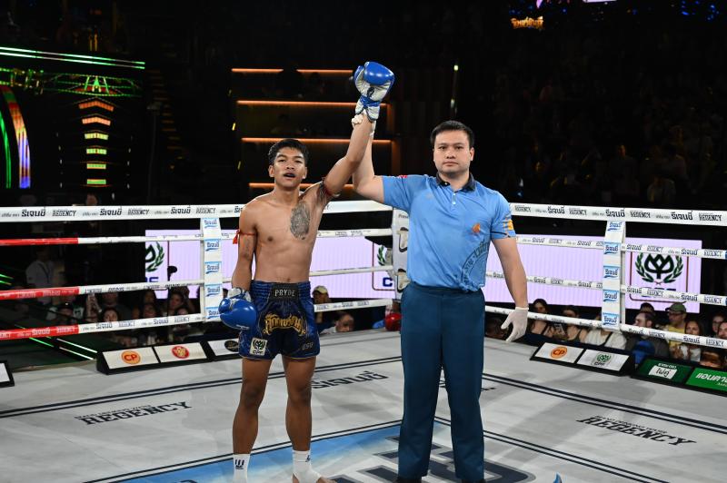 คู่แรก คู่ที่ 1 พิกัด 117 ปอนด์ ท่อนซุง ก.อดิศักดิ์ ...แพ้น็อกยก 2... เพลิงพยัคฆ์ พยัคฆ์ภูหลวง