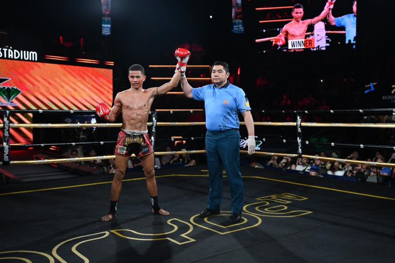 คู่ที่ 7 พิกัด 136 ปอนด์ นิเชาว์ นุ้ยสี่มุมเมือง ...ชนะแตกยก 3... นพเก้า บ้านตากเรดิโอ