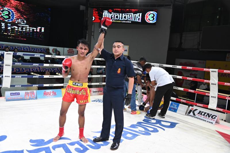 คู่ที่ 4 พิกัด 126 ปอนด์ เพชรร้อยป่า ศิษย์ผู้ใหญ่พรชัยท่าศาลา ...ชนะน็อกยก 3... ยอดพิชิต เกียรติกำธร คู่ที่ 4 พิกัด 126 ปอนด์ เพชรร้อยป่า ศิษย์ผู้ใหญ่พรชัยท่าศาลา ...ชนะน็อกยก 3... ยอดพิชิต เกียรติกำธร