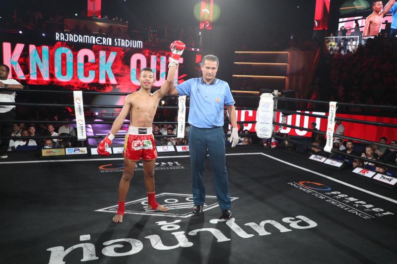 คู่แรก คู่ที่ 1 พิกัด 105 ปอนด์ เพชรมั่งมี อ.อู๊ดอุดร ...ชนะน็อกยก 4... เพชรรุ่งโรจน์ ผดุงชัยมวยไทยย