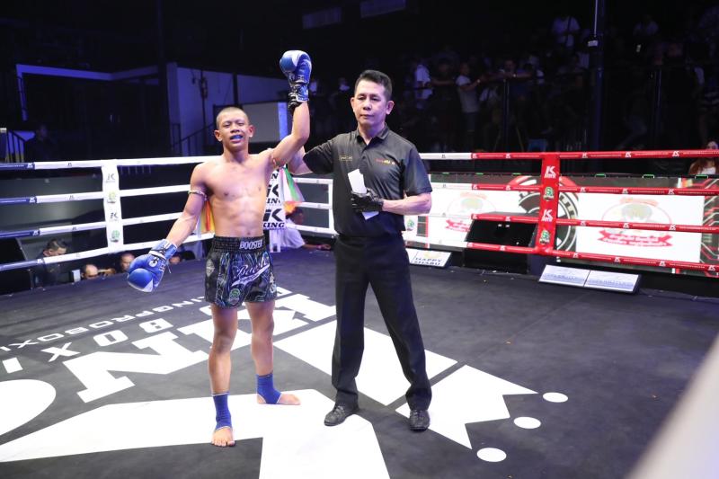 คู่ที่ 2 พิกัด 110.4 ปอนด์ เมขลา ลูกบ้านใหม่ ...แพ้คะแนน... สิบแสน ศิษย์กำนันมุ่ย