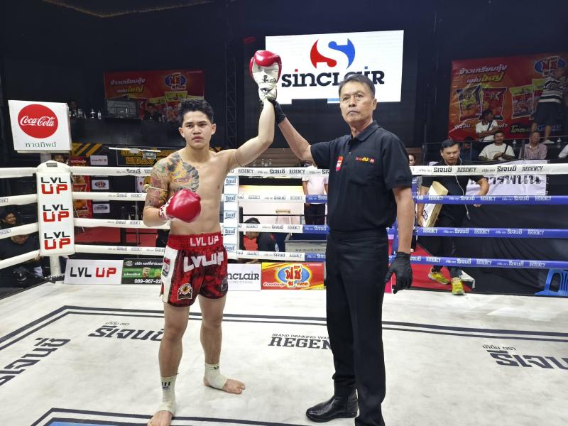 คู่ที่ 8 พิกัด 145 ปอนด์ ก้องกุลา จิตรเมืองนนท์ ...ชนะน็อกยก 3... พรพิทักษ์ ส.จารุวรรณ