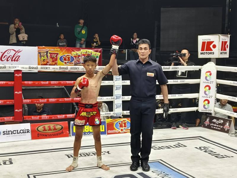 คู่ที่ 2 พิกัด 100 ปอนด์ ก้องมงคล บุ๋มบิ๋มมวยไทย ...ชนะน็อกยก 2... เพชรฆาต ศ.ประวัติเมือง