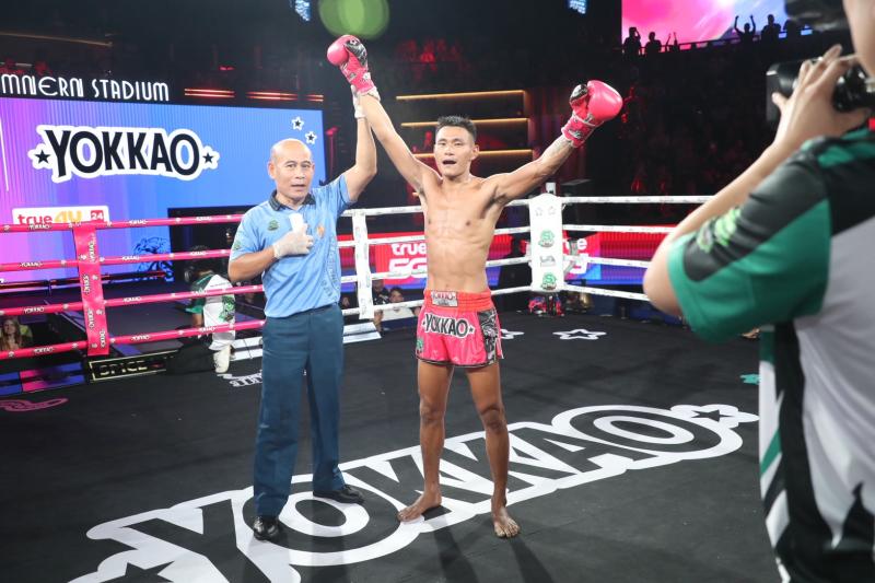 คู่ที่ 2 พิกัด 127 ปอนด์ เลิศสิงห์ ธ.อ่างทอง ...ชนะคะแนน... ศิลาทอง ศิษย์ไชโย คู่ที่ 2 พิกัด 127 ปอนด์ เลิศสิงห์ ธ.อ่างทอง ...ชนะคะแนน... ศิลาทอง ศิษย์ไชโย