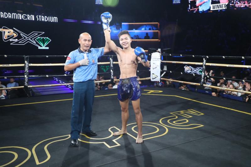 คู่ที่ 7 พิกัด 122 ปอนด์ ดีเซลเล็ก เพชรยินดีอะคาเดมี่ ...แพ้คะแนน... กัปตันทีม แอ๊ดสันป่าตอง