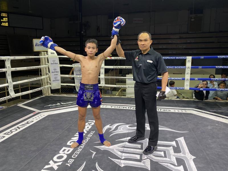 และคู่สุดท้าย คู่ที่ 5  พิกัด 100 ปอนด์ บุเรงนอง ศิษย์ไชโย ...แพ้คะแนน... เพชรไพริน ส.ราชภูมิ