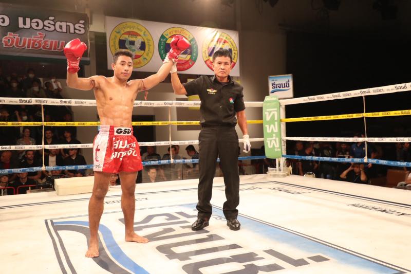 คู่ที่ 3 พิกัด 120 ปอนด์ ศักดิ์เล็ก ลูกเจ้าพ่อโรงต้ม ...ชนะคะแนน... มังกร บูมเด็กเซียน