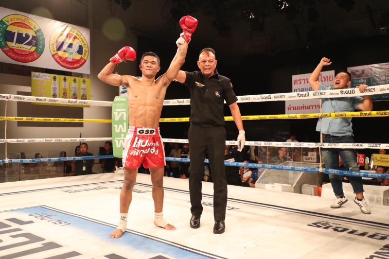 คู่ที่ 4 พิกัด 116 ปอนด์ เซียงน้อยร้อยล้าน เหล่าโชคเจริญราชสีห์ ...ชนะคะแนน... ก้องธรณี สันติอุบล