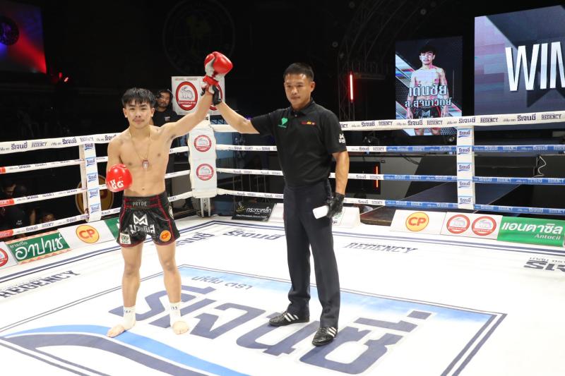 คู่ที่ 2 พิกัด 121 ปอนด์ เด่นชัย ส.สุจิมาวิทย์ ...ชนะคะแนน... ฉลามขาว สามารถพยัคฆ์อรุณยิมส์