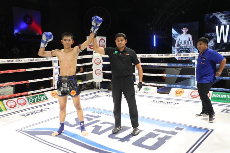 คู่ที่ 3 พิกัด 127 ปอนด์ อินทรีย์เหล็ก เพชรแสงทอง ...แพ้คะแนน... เอฟวัน ป.เพ็ชรมวยไทย