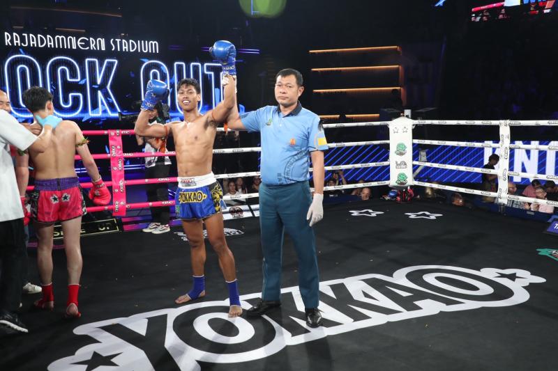 คู่ที่ 1 พิกัด 120 ปอนด์ จ้าวพญาไฟ ส.สมหมาย ...แพ้น็อกยก 2... กริชเงิน พันธมิตรมวยไทย