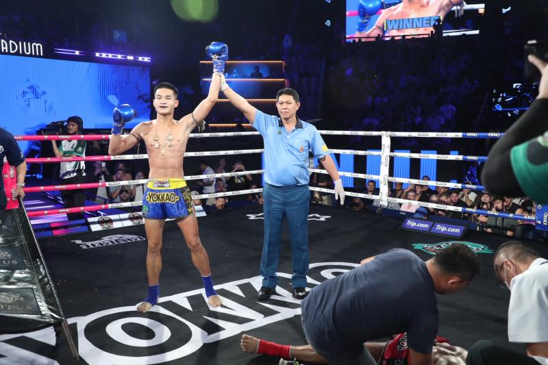 คู่ที่ 3 พิกัด 122 ปอนด์ ศรีวิชัย ส.บุญมีฤทธิ์ ...แพ้น็อกยก 2... เพชรเรณู เกียรติธงยศ