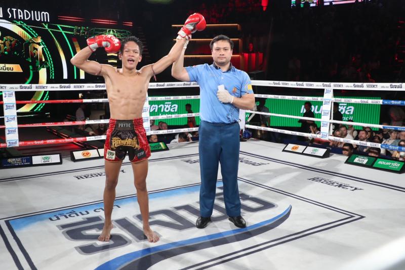 คู่แรก คู่ที่ 1 พิกัด 110 ปอนด์ เสือสองเล ราไวย์มวยไทย ...ชนะคะแนน... อัจฉริยะ อ.อู๊ดอุดร