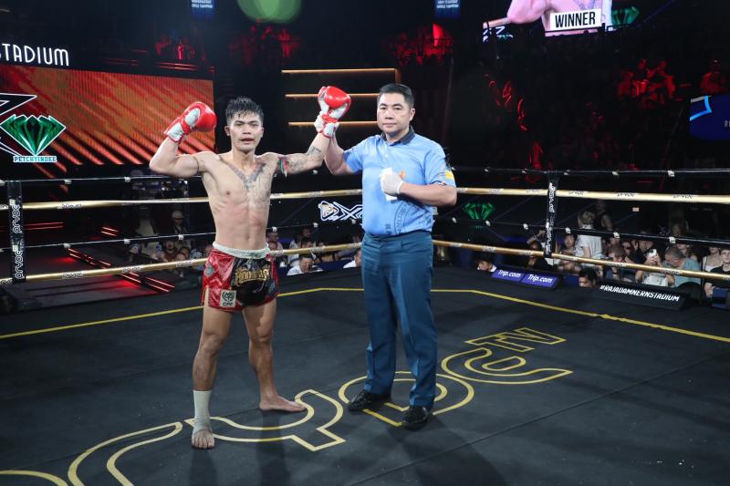 คู่ที่ 5 พิกัด 136ต่อ137 ปอนด์ ปกรณ์ชัย เกียรติฉัตรชัย ...ชนะคะแนน... เพชรเทวดา ส.บุญยรักษ์