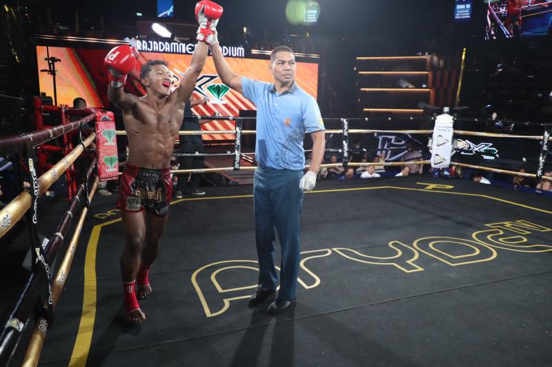 และคู่สุดท้าย คู่ที่ 9  พิกัด 132ต่อ133 ปอนด์ เพชรชลธาร ก.อดิศักดิ์ ...ชนะคะแนน... ซัน ภ.หลักบุญ