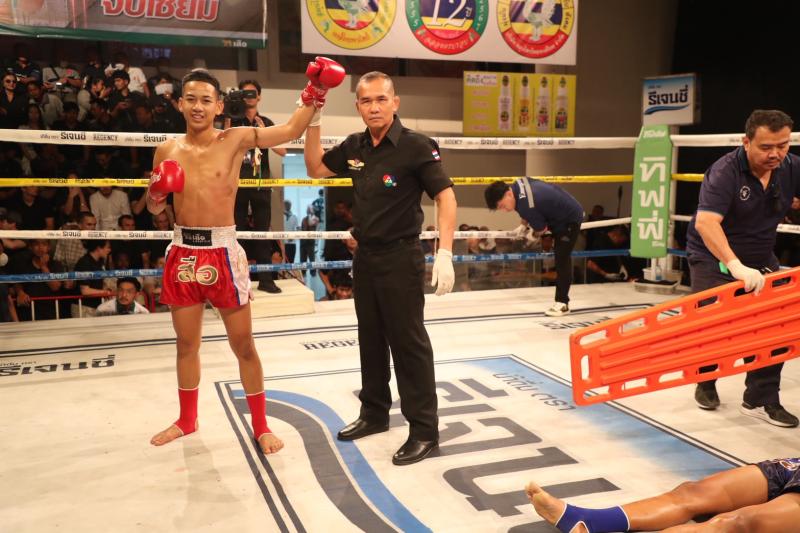 คู่แรก คู่ที่ 1 พิกัด 116 ปอนด์ เพชรสิงห์ขร ส.สมานการ์เม้น ...ชนะน็อกยก 1... เงาเพชร โกลิตะมวยไทย