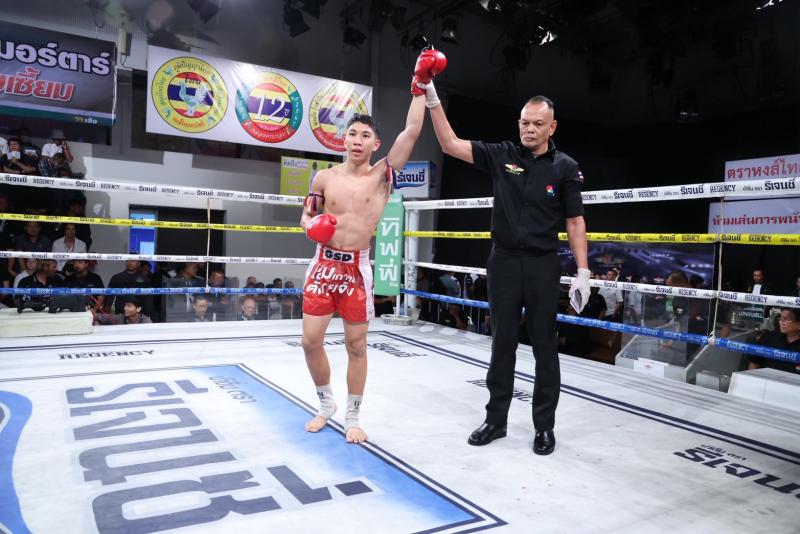 คู่ที่ 3 พิกัด 114 ปอนด์ กัปตัน วันของโอม.WKO ...ชนะคะแนน... จิรวัฒน์ ส.ราชภูมิ