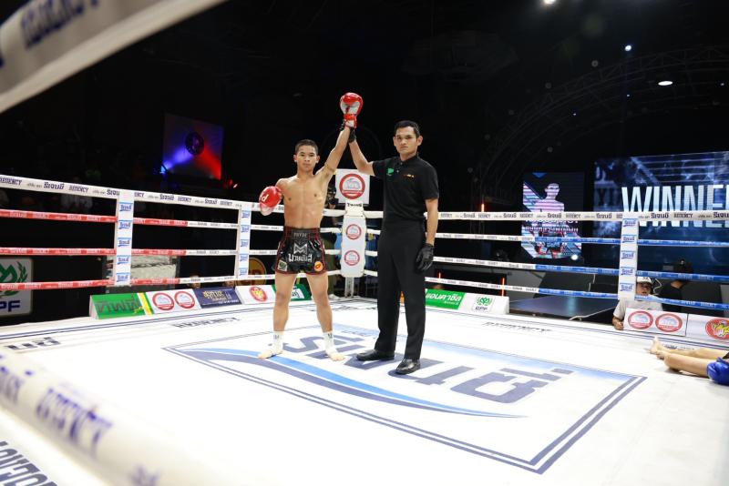 คู่ที่ 2 พิกัด 109 ปอนด์ เพชรอั่งเปา ศิษย์หลวงพี่น้ำฝน ...ชนะน็อกยก 1... น่ารัก ก็อตชี้มวยชอบ