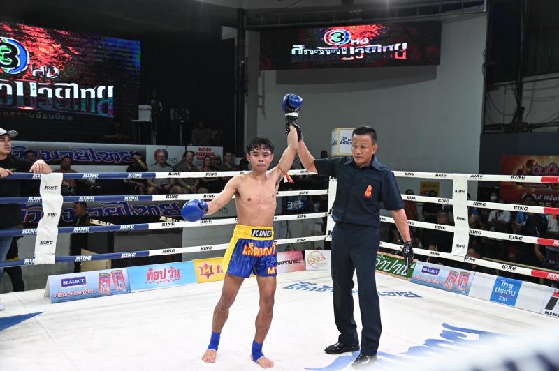 คู่ที่ 2 พิกัด 106 ปอนด์ ยอดตะวันฉาย สิงห์จัตุรัส ...แพ้คะแนน... ไชยสงคราม ลูกสวน