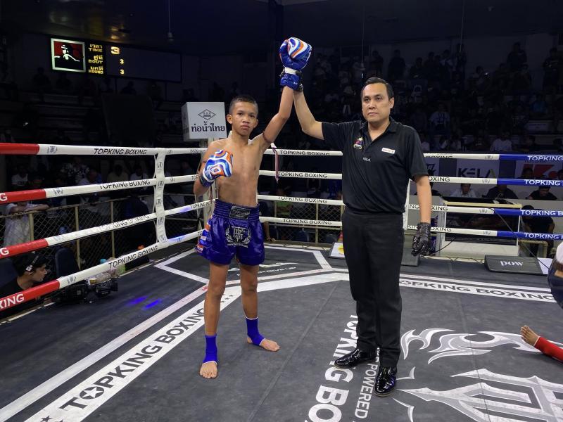 คู่ที่ 3 พิกัด 102 ปอนด์ เพชรไชโย แบงค์ทองคำใต้เพชรบุรี ...แพ้น็อกยก 3... เพชรฟูจิ ศิษย์ทหารเอก