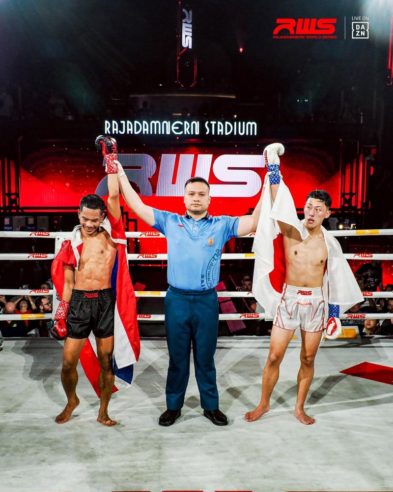 คู่ที่ 2 พิกัด 112 ปอนด์ สิงห์บุรี ศศิประภายิม ...เสมอ... ชินอิจิ วาตานาเบะ