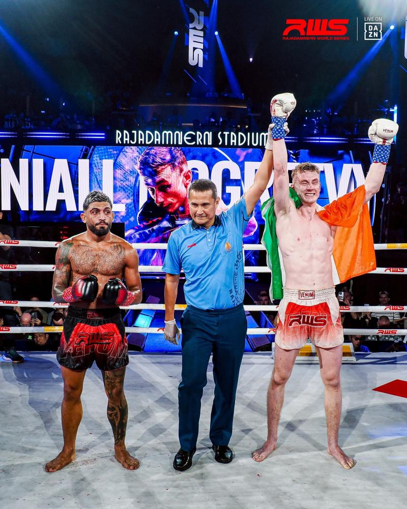 คู่ที่ 3 พิกัด 147 ปอนด์ เฮอดรัม ดินเซอร์ W.M.C.ละไมมวยไทย ...แพ้คะแนน... ไนออล แมคกรีวี่