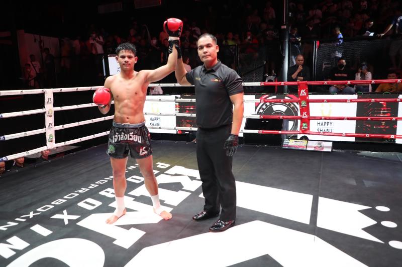 และคู่สุดท้าย คู่ที่ 9  พิกัด 143.4 ปอนด์ ยอดซุปเปอร์ ลูกเจ้าแม่สายวารี ...ชนะน็อกยก 4... เก้าล้าน ศ