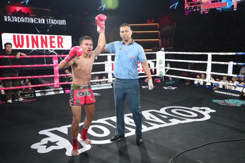 คู่แรก คู่ที่ 1 พิกัด 108 ปอนด์ ยอดเพชรเอก บูมเด็กเซียน ...ชนะคะแนน... พันโท พี.เค.แสนชัยมวยไทยยิม