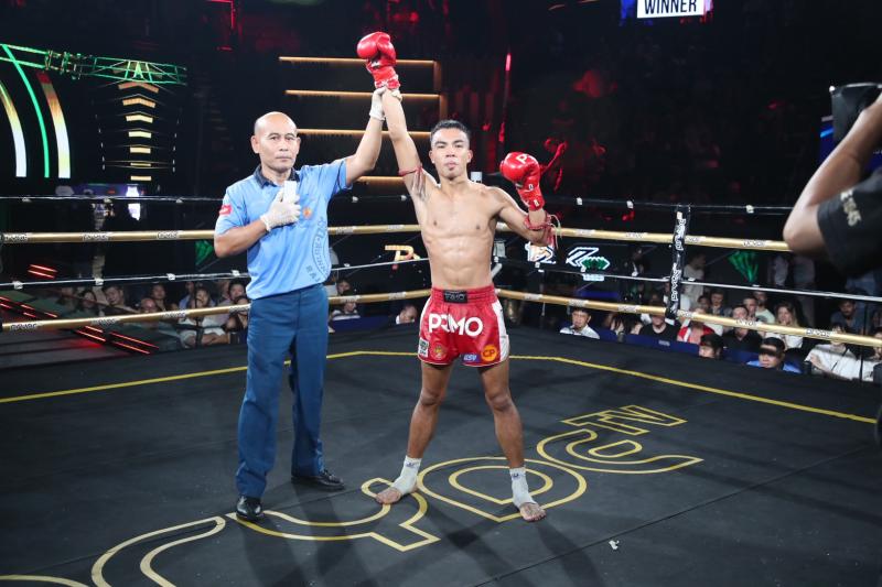 คู่ที่ 7 พิกัด 116 ปอนด์ เพชรนิพนธ์ เพชรสี่หมื่น ...ชนะคะแนน... ภูสิงห์ อ.ขำอินทร์