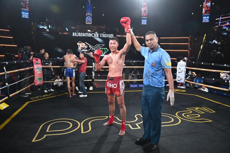 และคู่สุดท้าย คู่ที่ 9 พิกัด 135 ปอนด์ สมรักษ์น้อย เพชรยินดีอะคาเดมี่ ...ชนะน็อกยก 4... ดวงสมพงษ์ จ และคู่สุดท้าย คู่ที่ 9 พิกัด 135 ปอนด์ สมรักษ์น้อย เพชรยินดีอะคาเดมี่ ...ชนะน็อกยก 4... ดวงสมพงษ์ จ