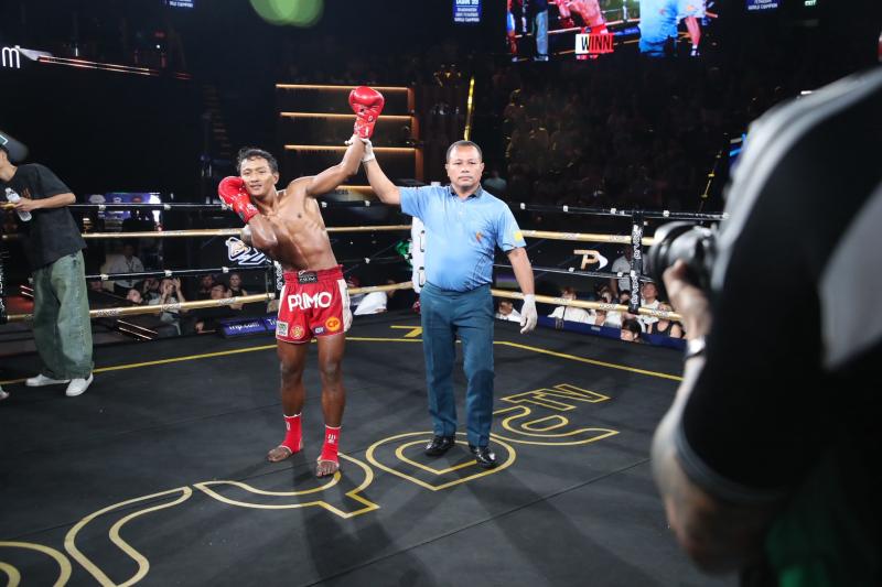 คู่ที่ 7 พิกัด 133 ปอนด์ เพชรชลธาร ก.อดิศักดิ์ ...ชนะน็อกยก 2... ซัน ภ.หลักบุญ คู่ที่ 7 พิกัด 133 ปอนด์ เพชรชลธาร ก.อดิศักดิ์ ...ชนะน็อกยก 2... ซัน ภ.หลักบุญ