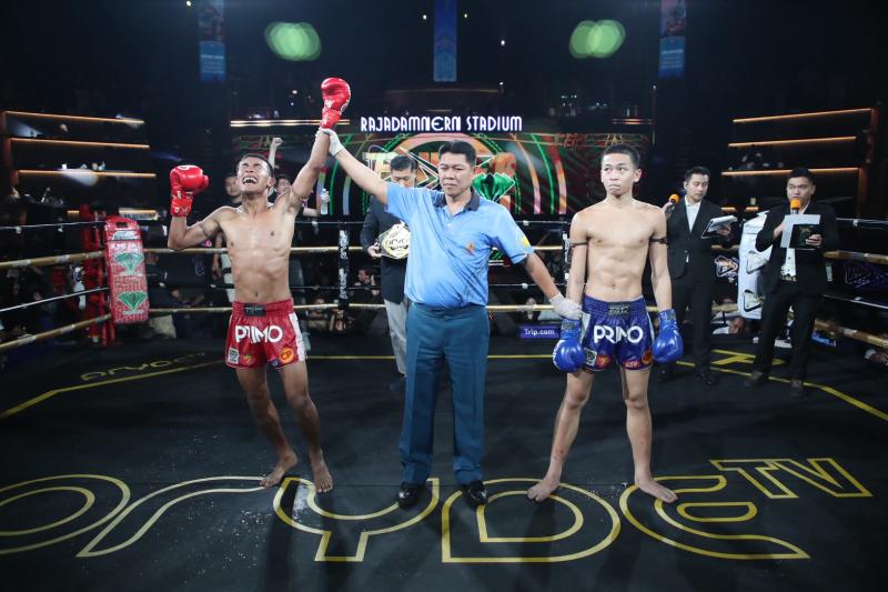 คู่ที่ 8 พิกัด 112 ปอนด์ สิงห์ดำ เกียรติฟูเฟื่อง ...ชนะคะแนน... ทัพหน้า ส.เปรมบุตร คู่ที่ 8 พิกัด 112 ปอนด์ สิงห์ดำ เกียรติฟูเฟื่อง ...ชนะคะแนน... ทัพหน้า ส.เปรมบุตร