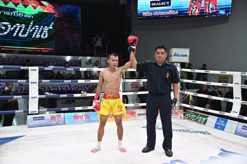 คู่ที่ 3 พิกัด 105 ปอนด์ ยอดมณี สวนจากคาเฟ่ ...ชนะคะแนน... เลียงผา ดาวเด่นมวยไทย