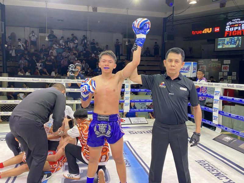 คู่ที่ 3 พิกัด 132 ปอนด์ สิงห์มงคล ซีเอ็มเอ.อะคาเดมี่ ...แพ้น็อกยก 2... เพชรมณี แสงพิชิตมวยไทย คู่ที่ 3 พิกัด 132 ปอนด์ สิงห์มงคล ซีเอ็มเอ.อะคาเดมี่ ...แพ้น็อกยก 2... เพชรมณี แสงพิชิตมวยไทย