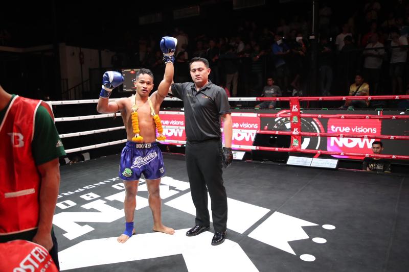 คู่ที่ 4  พิกัด 133 ปอนด์ แสงเทียนจิ๋ว ทีเด็ด99 ...แพ้น็อกยก 2... แสนเมืองน้อย พี.เค.แสนชัยมวยไทยยิม