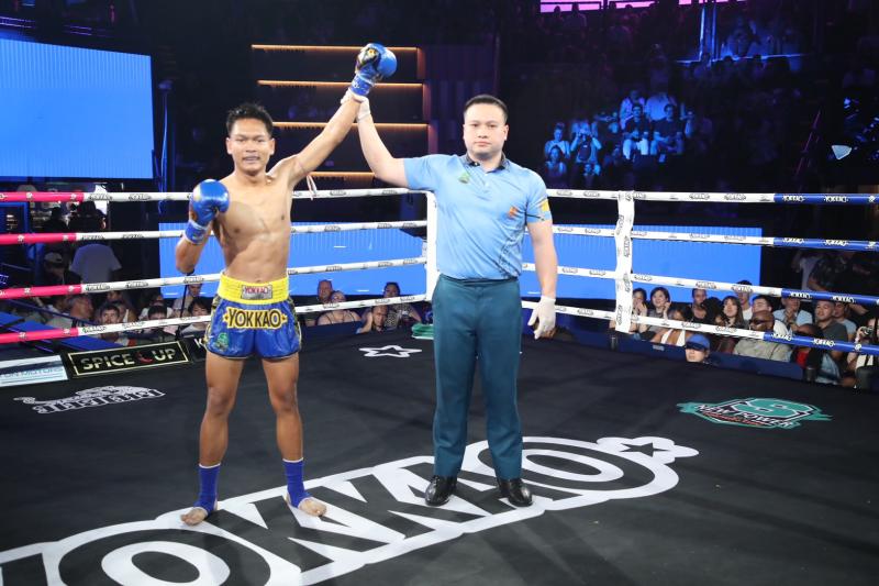 คู่แรก คู่ที่ 1 พิกัด 116 ปอนด์ หยกพยัคฆ์ ส.สมหมาย ...แพ้น็อกยก 2... มัสแตง รถสวยจ่าเจตสายพริ้ว