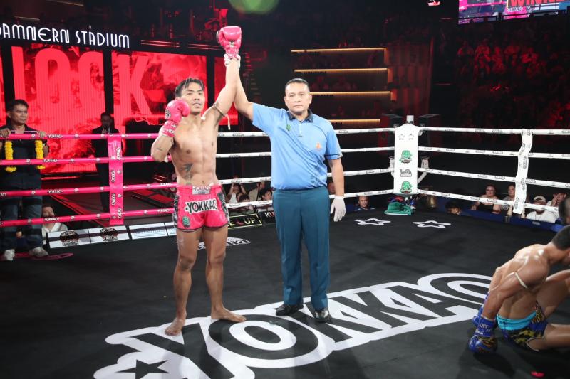 คู่ที่ 6 พิกัด 140 ปอนด์ เพชรภาคใหม่ เอฟ.เอ.กรุ๊ป ...ชนะน็อกยก 2... น้องเดียร์ โด่งเมืองคอน คู่ที่ 6 พิกัด 140 ปอนด์ เพชรภาคใหม่ เอฟ.เอ.กรุ๊ป ...ชนะน็อกยก 2... น้องเดียร์ โด่งเมืองคอน