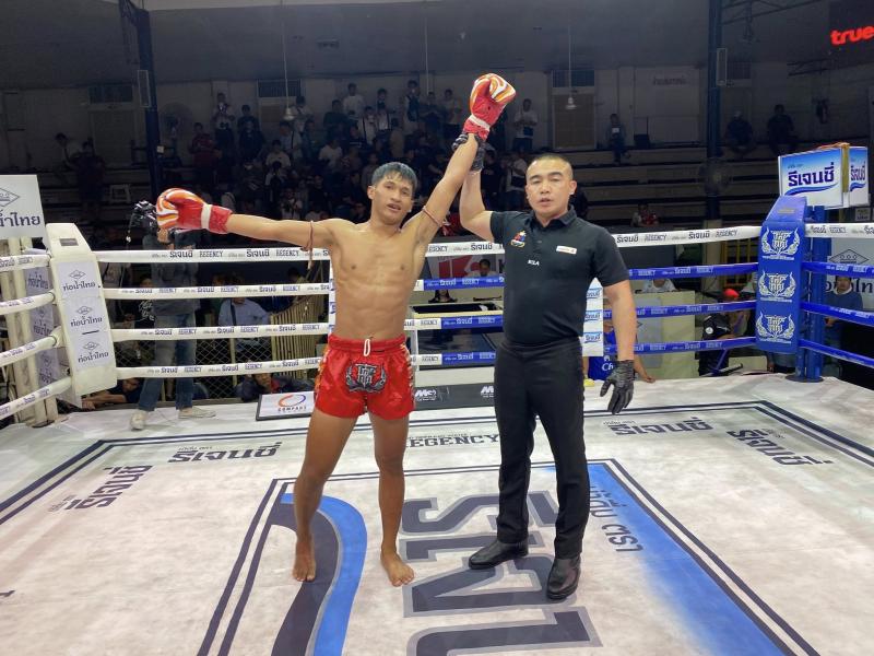 คู่ที่ 4 พิกัด 131 ปอนด์ เพชรเหนือ ต๋องขาวเชียงใหม่ ...ชนะน็อกยก 4... เพชรอัศวิน เกียรติชัชนันท์พรสม