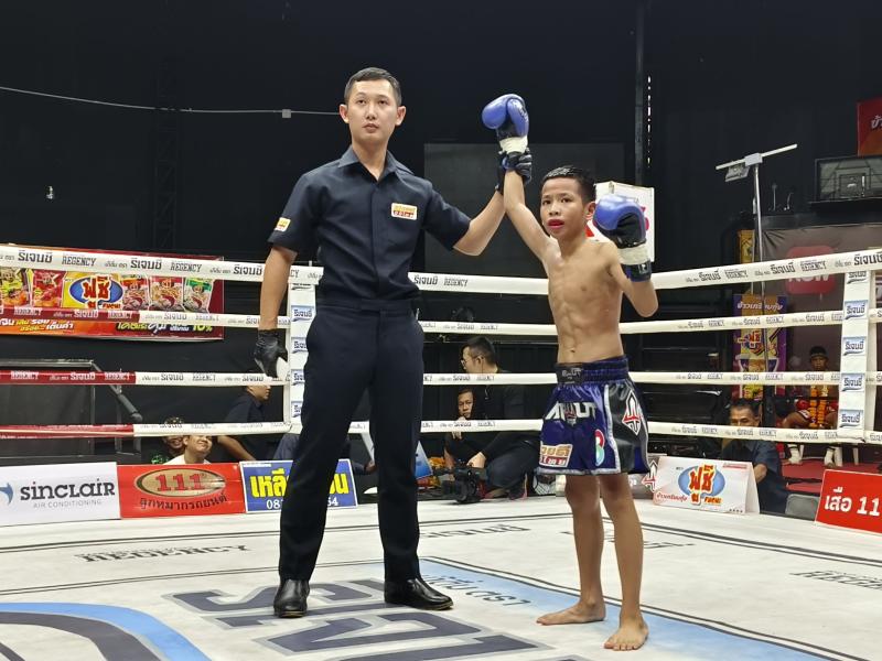 คู่แรก คู่ที่ 1 พิกัด 28 กก. ไคเดะ เกียรติทรงฤทธิ์ ...แพ้คะแนน... ซุปเปอร์แบงค์ กิวกิวเต้BBQ