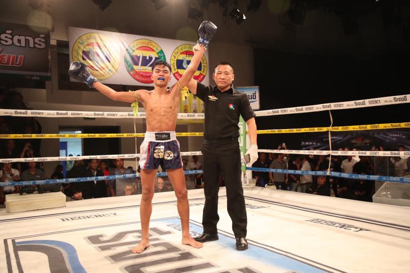 คู่ที่ 2 พิกัด 116 ปอนด์ เพชรสิงห์ขร ส.สมานการ์เม้น ...แพ้คะแนน... เมืองช้าง ส.เดชะพันธ์