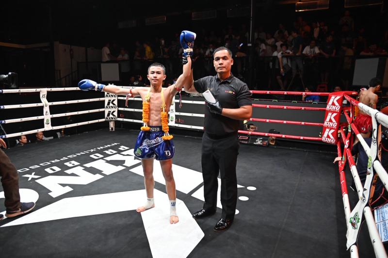 คู่ที่ 3 พิกัด 100 ปอนด์ เมืองฟ้าเล็ก พี.เค.แสนชัยมวยไทยยิม ...แพ้คะแนน... เพชรเอกน้อย สะพานเคียนยิม